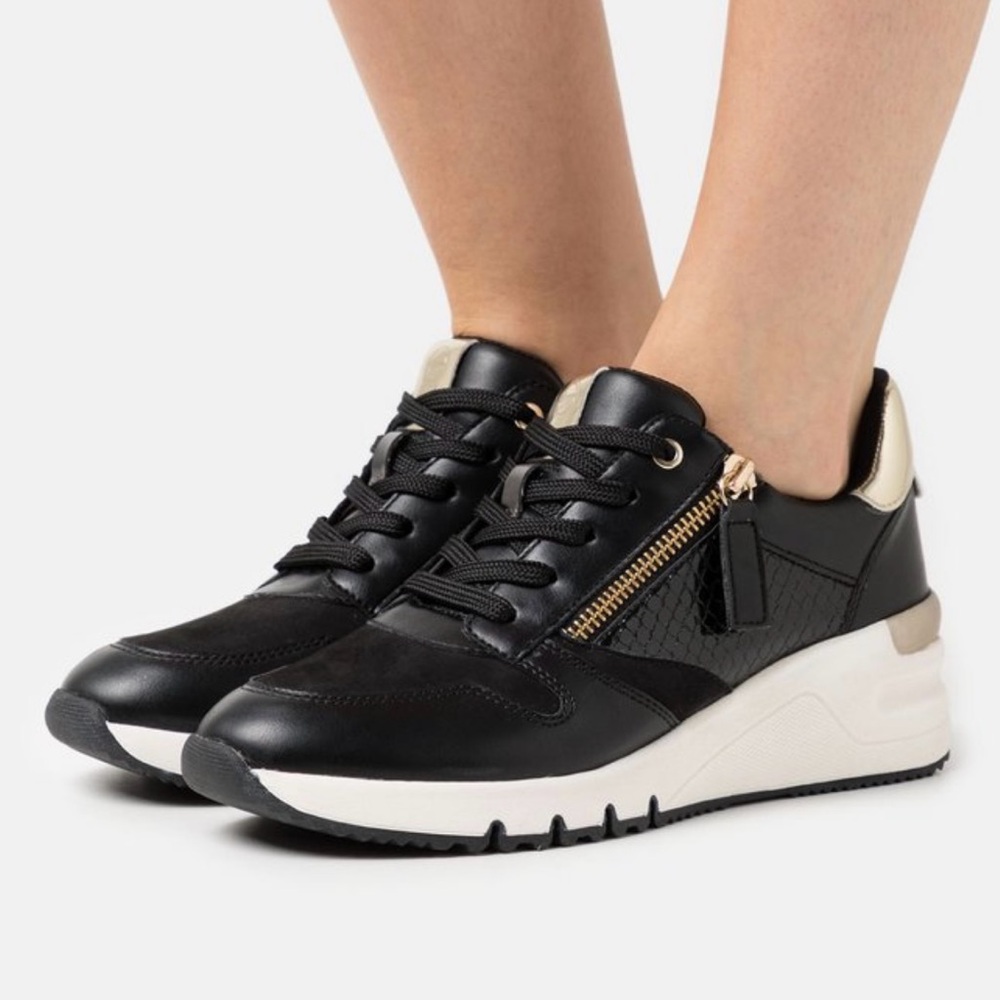 Tamaris Women’s Black & gold wedge sneaker with zipper size 41, 10.5